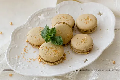 Макаронс соленая карамель
